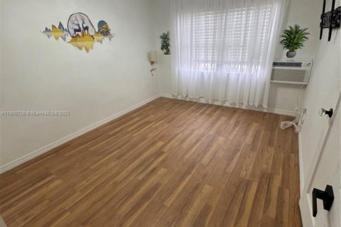Casa en alquiler en Miami, Florida, 3 dormitorios, 122.63 m2 № 1951992 - foto 3