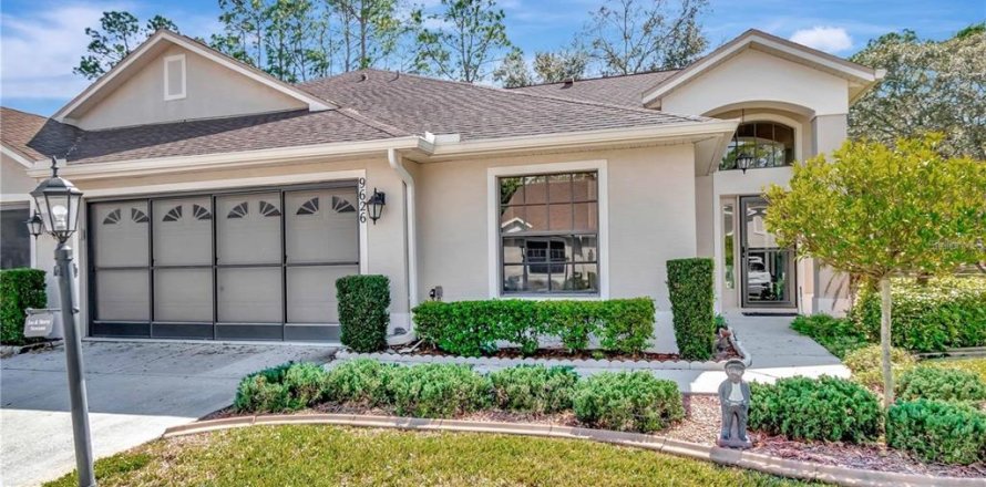 House in New Port Richey, Florida 2 bedrooms, 155.98 sq.m. № 1829319
