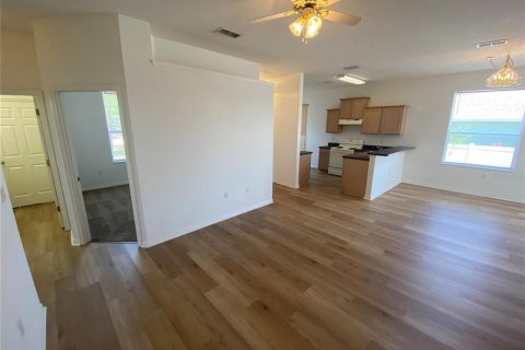 Villa ou maison à louer à Eustis, Floride: 4 chambres, 122.35 m2 № 2388371 - photo 3