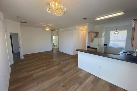 Villa ou maison à louer à Eustis, Floride: 4 chambres, 122.35 m2 № 2388371 - photo 2