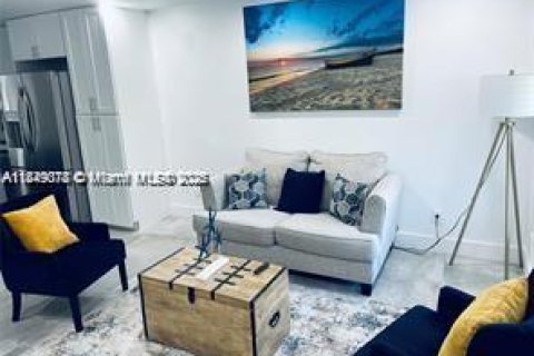 Снять в аренду виллу или дом в Стьюарт, Флорида 3 спальни, 106.84м2, № 1958081 - фото 2