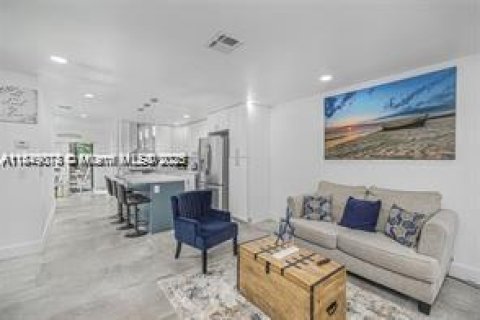 Снять в аренду виллу или дом в Стьюарт, Флорида 3 спальни, 106.84м2, № 1958081 - фото 3