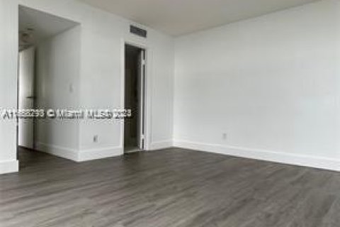 Купить кондоминиум в Норт-Майами, Флорида 2 спальни, 97.55м2, № 1958452 - фото 7