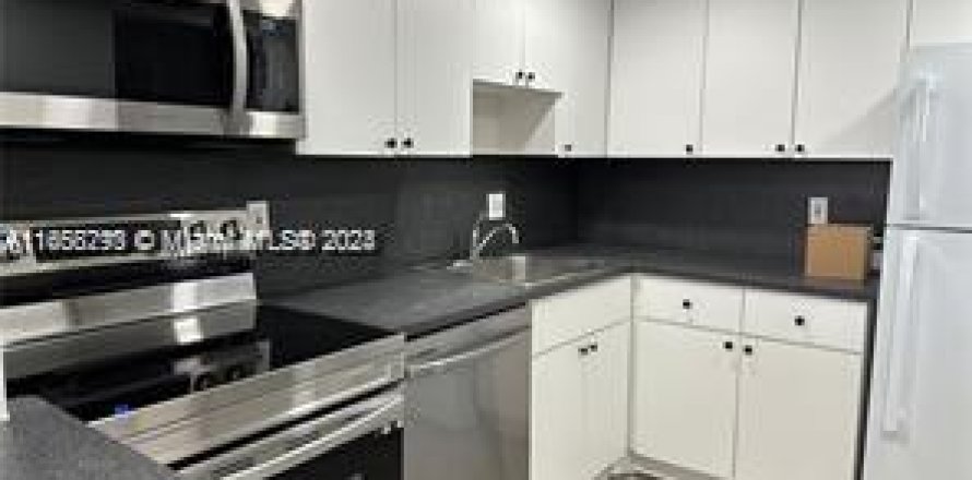 Кондоминиум с 2 спальнями в Норт-Майами, Флорида № 1958452