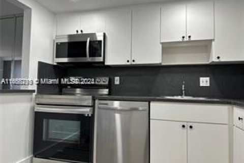 Купить кондоминиум в Норт-Майами, Флорида 2 спальни, 97.55м2, № 1958452 - фото 2