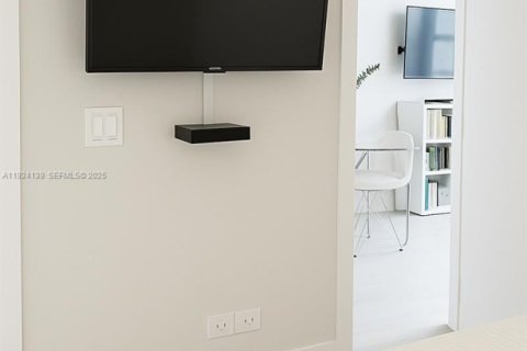Condominio en venta en Miami Beach, Florida, 1 dormitorio, 70.61 m2 № 2038860 - foto 10