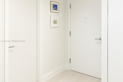 Condominio en venta en Miami Beach, Florida, 1 dormitorio, 70.61 m2 № 2038860 - foto 2