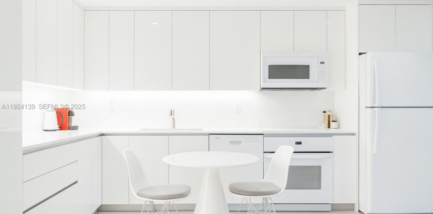 Condominio en Miami Beach, Florida, 1 dormitorio  № 2038860