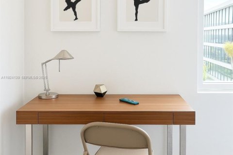 Condominio en venta en Miami Beach, Florida, 1 dormitorio, 70.61 m2 № 2038860 - foto 7