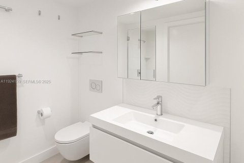Condominio en venta en Miami Beach, Florida, 1 dormitorio, 70.61 m2 № 2038860 - foto 11