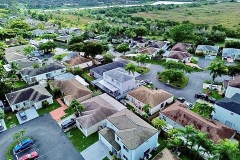 Villa ou maison à vendre à Cutler Bay, Floride: 6 chambres, 180.79 m2 № 1970330 - photo 28