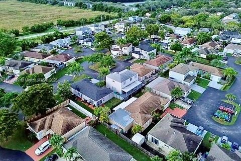 Villa ou maison à vendre à Cutler Bay, Floride: 6 chambres, 180.79 m2 № 1970330 - photo 30