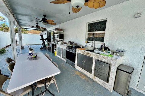 Villa ou maison à vendre à Cutler Bay, Floride: 6 chambres, 180.79 m2 № 1970330 - photo 9