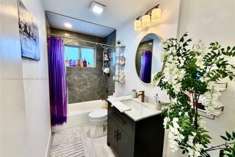 Villa ou maison à vendre à Cutler Bay, Floride: 6 chambres, 180.79 m2 № 1970330 - photo 15