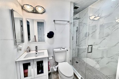 Villa ou maison à vendre à Cutler Bay, Floride: 6 chambres, 180.79 m2 № 1970330 - photo 13