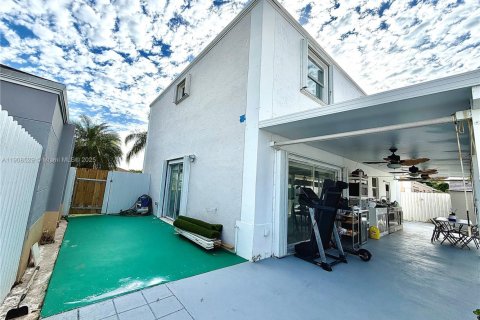 Villa ou maison à vendre à Cutler Bay, Floride: 6 chambres, 180.79 m2 № 1970330 - photo 24