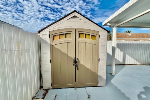 Villa ou maison à vendre à Cutler Bay, Floride: 6 chambres, 180.79 m2 № 1970330 - photo 25