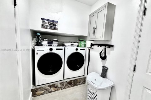 Villa ou maison à vendre à Cutler Bay, Floride: 6 chambres, 180.79 m2 № 1970330 - photo 10