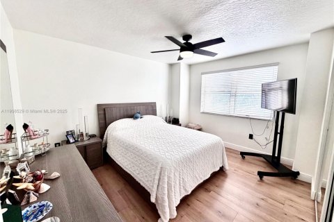 Villa ou maison à vendre à Cutler Bay, Floride: 6 chambres, 180.79 m2 № 1970330 - photo 18