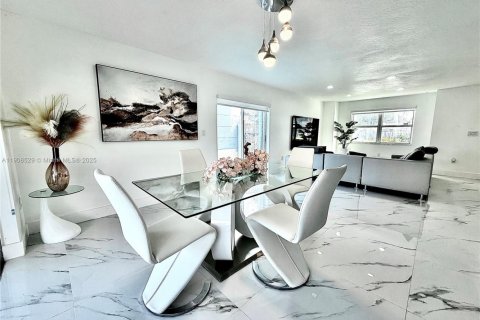 Villa ou maison à vendre à Cutler Bay, Floride: 6 chambres, 180.79 m2 № 1970330 - photo 3