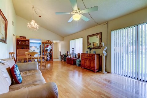 Condo in Seminole, Florida, 2 bedrooms  № 2380846 - photo 3