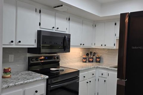Condo in Seminole, Florida, 2 bedrooms  № 2380846 - photo 5