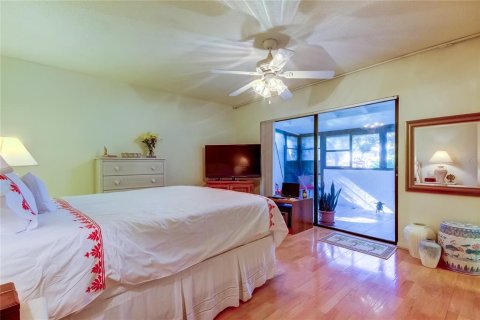 Condo in Seminole, Florida, 2 bedrooms  № 2380846 - photo 8