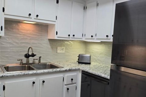 Condo in Seminole, Florida, 2 bedrooms  № 2380846 - photo 4