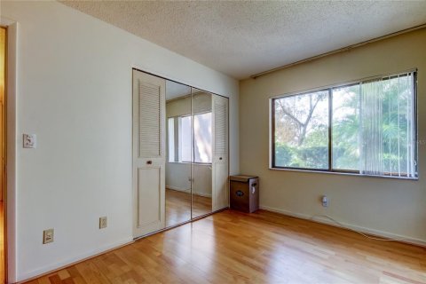 Condo in Seminole, Florida, 2 bedrooms  № 2380846 - photo 11