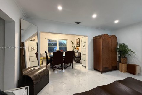 Villa ou maison à louer à El Portal, Floride: 3 chambres, 117.71 m2 № 2030170 - photo 13