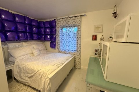 Villa ou maison à louer à El Portal, Floride: 3 chambres, 117.71 m2 № 2030170 - photo 5