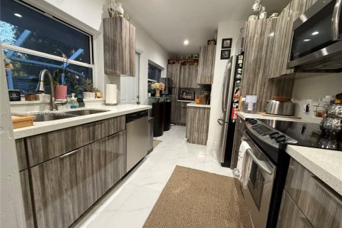 Villa ou maison à louer à El Portal, Floride: 3 chambres, 117.71 m2 № 2030170 - photo 11