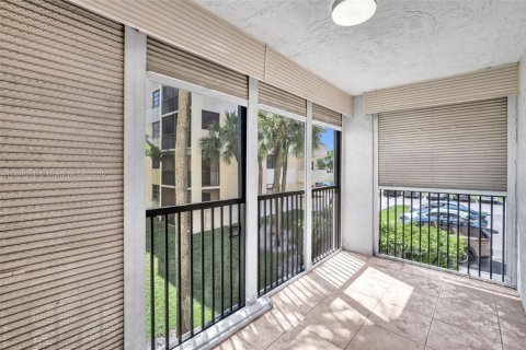 Condo in Lauderhill, Florida, 2 bedrooms  № 1946872 - photo 23