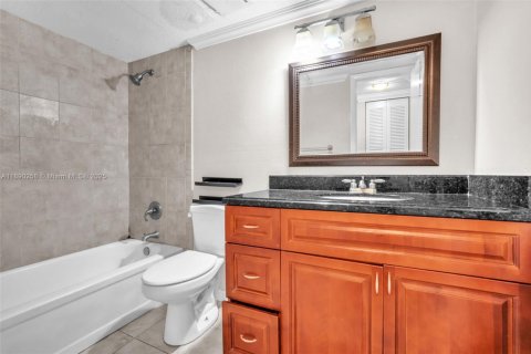 Condo in Lauderhill, Florida, 2 bedrooms  № 1946872 - photo 12