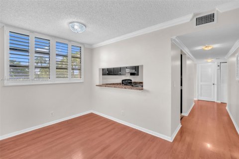 Condo in Lauderhill, Florida, 2 bedrooms  № 1946872 - photo 8