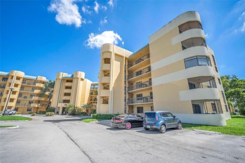 Condo in Lauderhill, Florida, 2 bedrooms  № 1946872 - photo 28