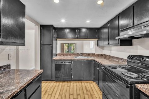 Condo in Lauderhill, Florida, 2 bedrooms  № 1946872 - photo 5
