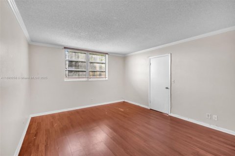 Condo in Lauderhill, Florida, 2 bedrooms  № 1946872 - photo 14