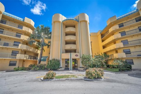 Condo in Lauderhill, Florida, 2 bedrooms  № 1946872 - photo 30