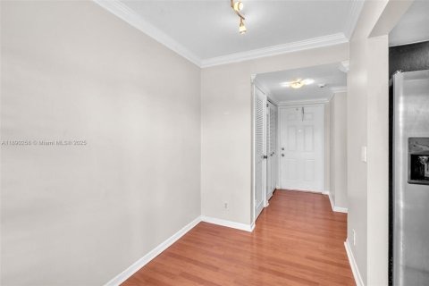 Condo in Lauderhill, Florida, 2 bedrooms  № 1946872 - photo 3