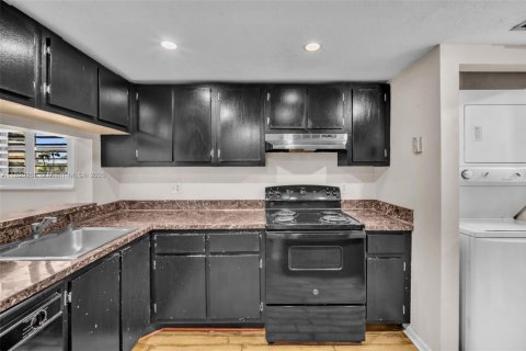 Condo in Lauderhill, Florida, 2 bedrooms  № 1946872 - photo 4