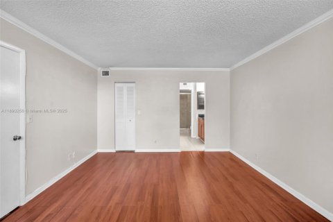 Condo in Lauderhill, Florida, 2 bedrooms  № 1946872 - photo 13