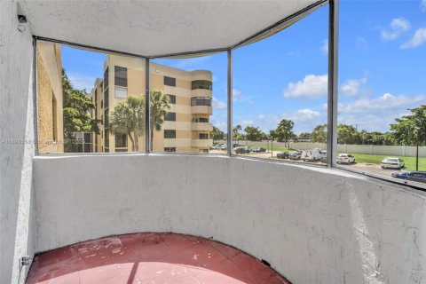 Condo in Lauderhill, Florida, 2 bedrooms  № 1946872 - photo 20