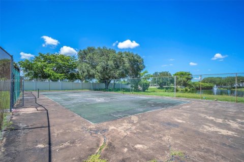 Condo in Lauderhill, Florida, 2 bedrooms  № 1946872 - photo 27