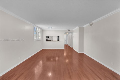 Condo in Lauderhill, Florida, 2 bedrooms  № 1946872 - photo 10