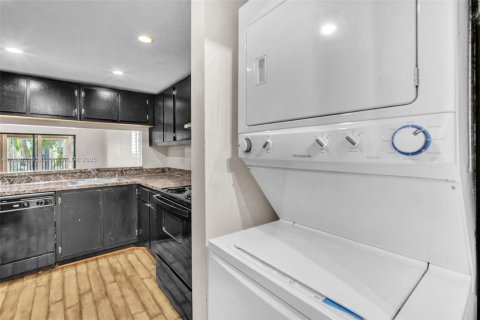 Condo in Lauderhill, Florida, 2 bedrooms  № 1946872 - photo 18