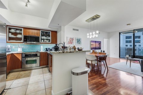 Condo in Coral Gables, Florida, 2 bedrooms  № 1927744 - photo 1