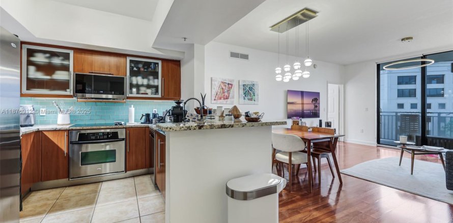 Condo in Coral Gables, Florida, 2 bedrooms  № 1927744