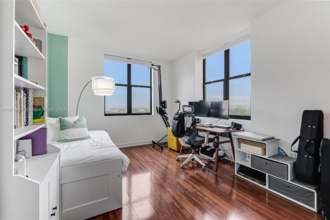 Condo in Coral Gables, Florida, 2 bedrooms  № 1927744 - photo 19