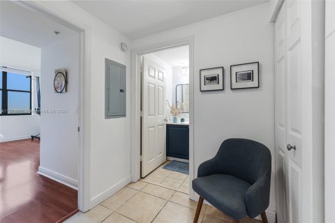 Condo in Coral Gables, Florida, 2 bedrooms  № 1927744 - photo 18